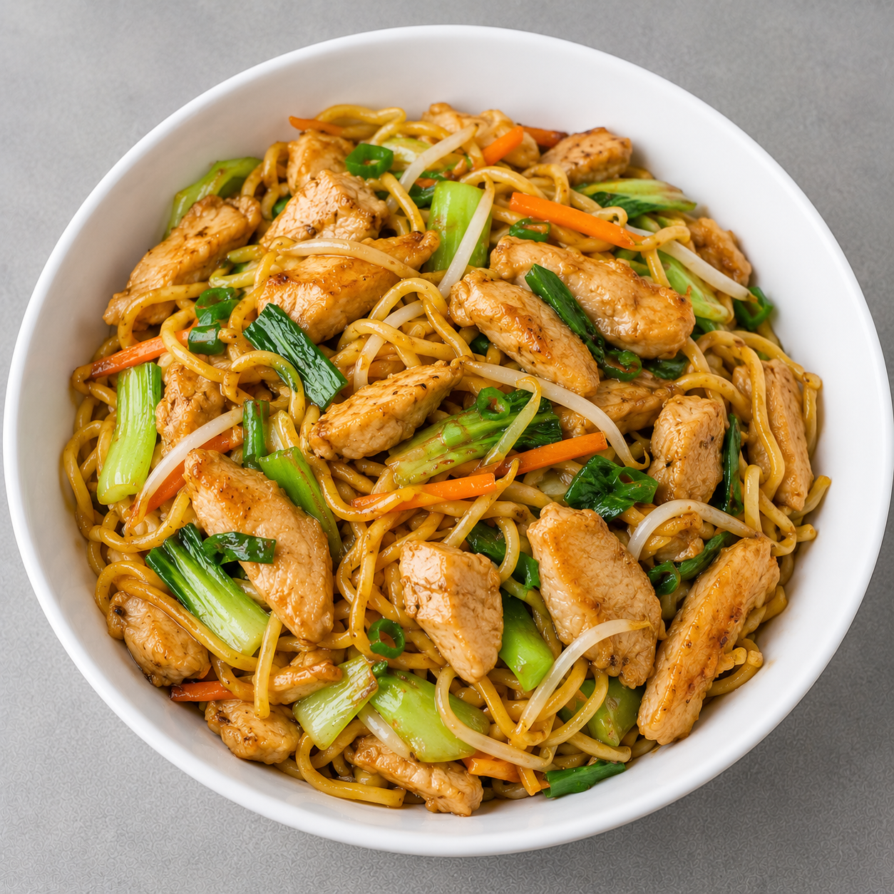 STIR-FRIED CHICKEN WITH EGG NOOLDES